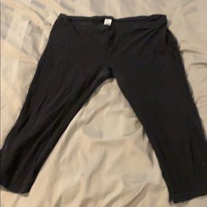 Faded black XL Capri workout leggings